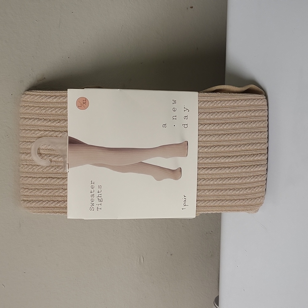 A new day womens sweater thight in cream color size L/XL